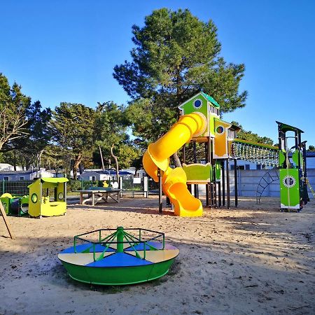 Hotel Camping le Clos des Pins Saint-Hilaire-de-Riez Exterior foto