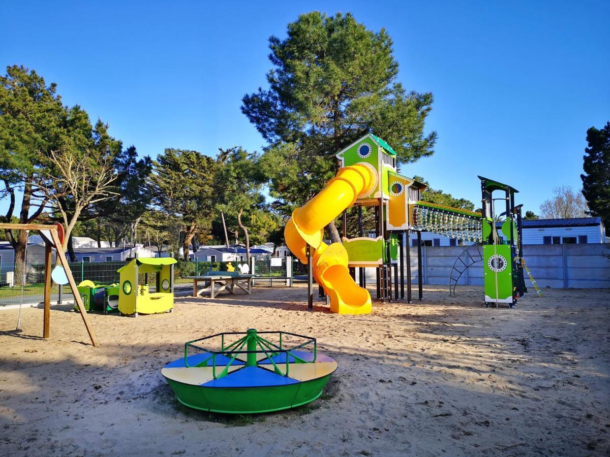Hotel Camping le Clos des Pins Saint-Hilaire-de-Riez Exterior foto