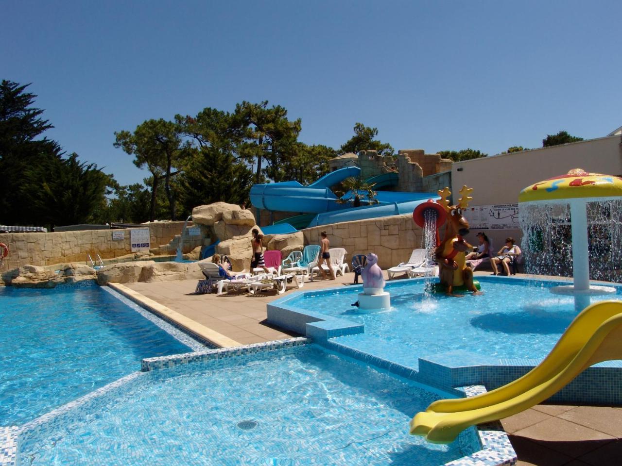 Hotel Camping le Clos des Pins Saint-Hilaire-de-Riez Exterior foto